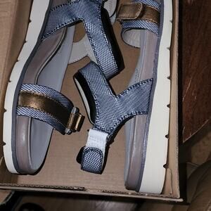 EARTHIES NWT WOMENS ARGO-MBL BLUE LEATHER STRAP SPORT SANDALS
